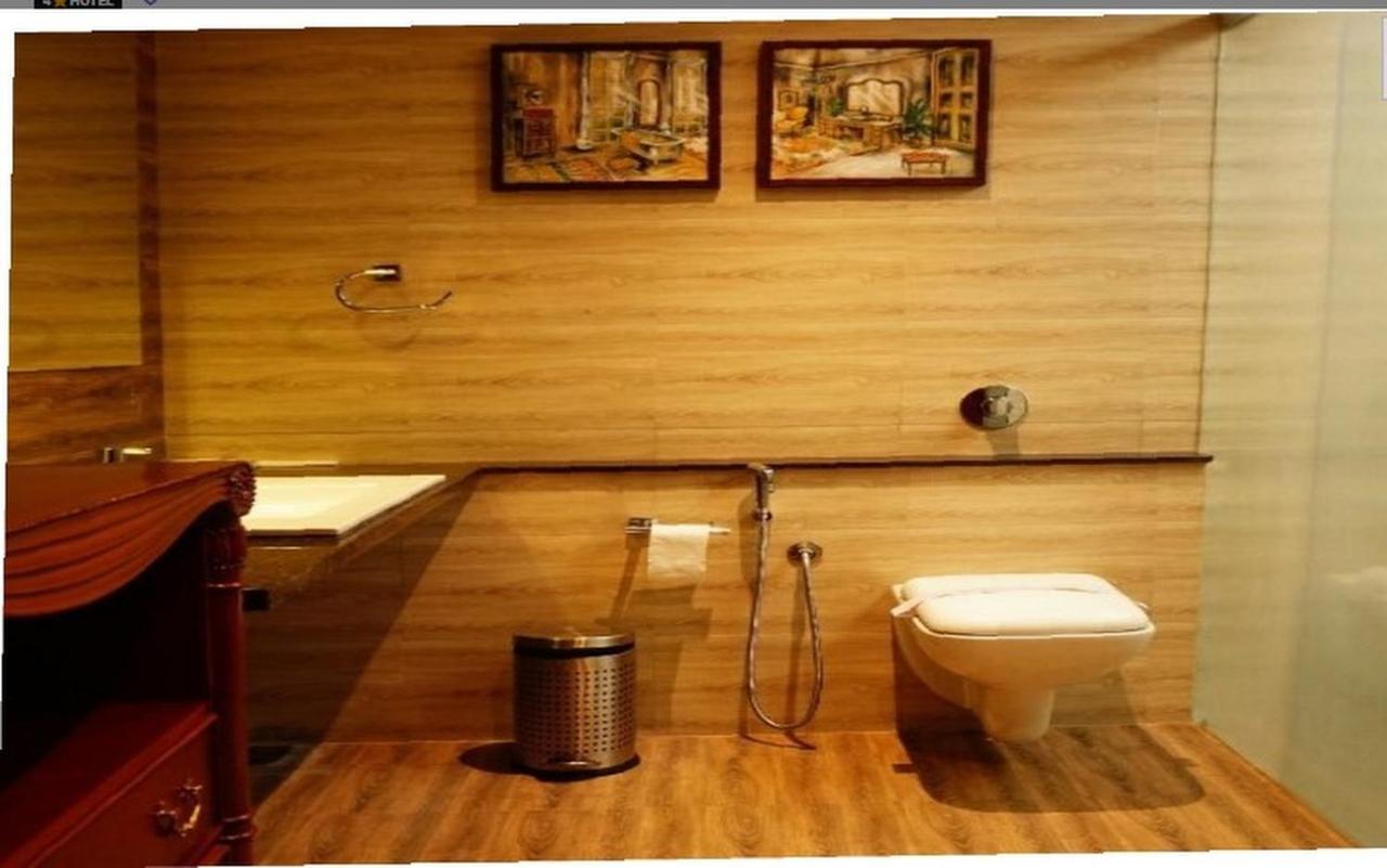 The Emerald Club ,Rajkot Ngoại thất bức ảnh