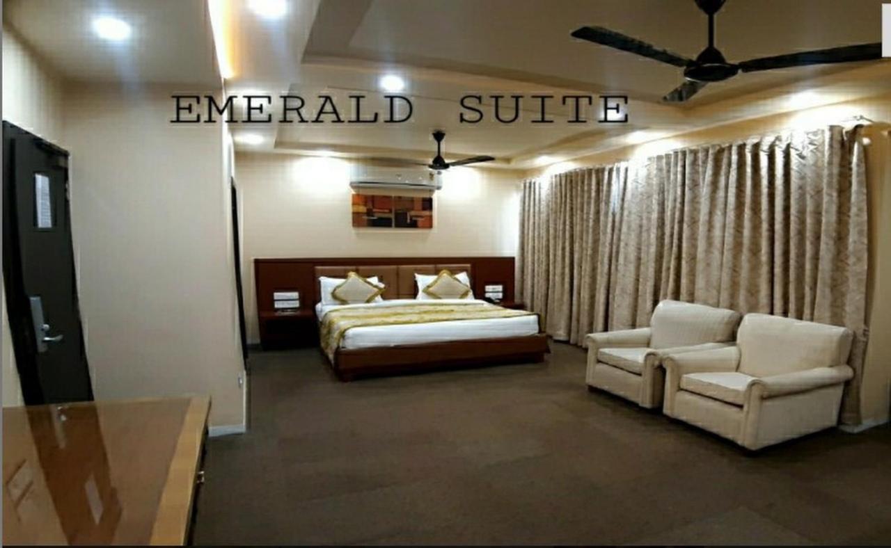 The Emerald Club ,Rajkot Ngoại thất bức ảnh