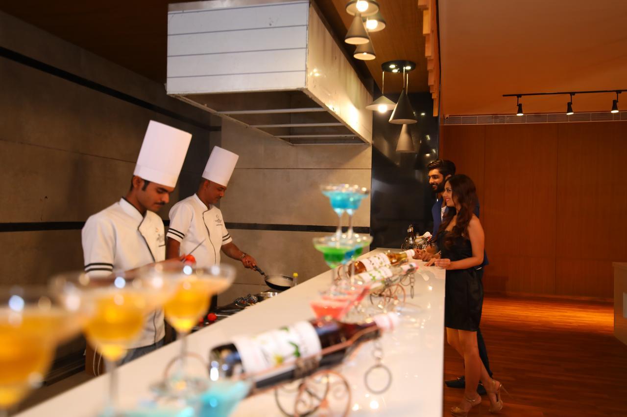 The Emerald Club ,Rajkot Ngoại thất bức ảnh